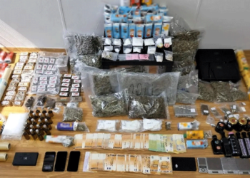 Γόνοι επιχειρηματιών και γιος μεγαλογιατρού είχαν «ναρκο-σούπερ μάρκετ» στη Γλυφάδα – Διακινούσαν ναρκωτικά σε… κουτάκια χυμού