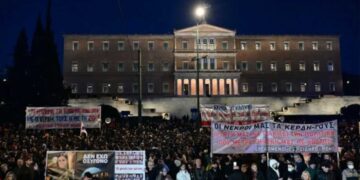 Νέα συλλαλητήρια για τα Τέμπη- Χιλιάδες διαδηλωτές έξω από την Βουλή