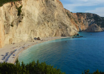 Αυτές είναι οι 8 πιο «χαρούμενες» παραλίες στην Ελλάδα