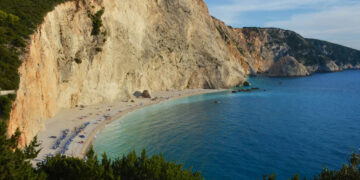 Αυτές είναι οι 8 πιο «χαρούμενες» παραλίες στην Ελλάδα