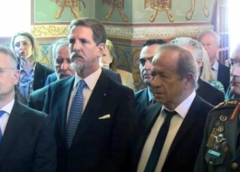 ΥΠΕΣ: Κινήθηκαν διαδικασίες για τον δήμαρχο που προσφώνησε «πρίγκιπα» τον Παύλο Ντε Γκρες