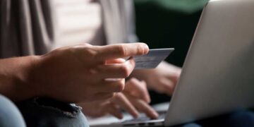 Προπληρωμένη κάρτα ΟΠΕΚΑ και ΔΥΠΑ: Πώς θα κάνετε αίτηση για την έκδοσή της ώστε να ενεργοποιηθεί στις 15 Μαρτίου