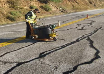 Σφράγιση ρωγμών στο δρόμο της Κλεισούρας και άλλους επαρχιακούς δρόμους της Καστοριάς