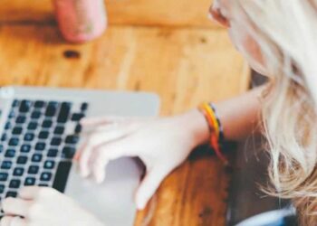 Τέλος οι παράνομες ταινίες και σειρές – Σύνδεση ΑΦΜ με ΙP & πρόστιμα σε όσους κατεβάζουν ταινίες