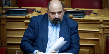 Προανακριτική Τέμπη: Σήμερα αποφασίζεται η απευθείας παραπομπή Τριαντόπουλου στο δικαστικό συμβούλιο – Τι λένε ΝΔ, ΠΑΣΟΚ και ΣΥΡΙΖΑ