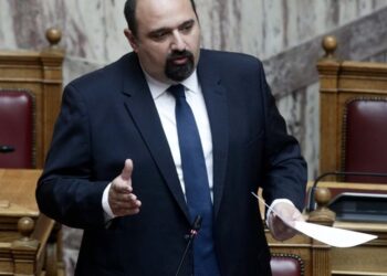 Βουλή: Παραιτήθηκε ο υφυπουργός Χρήστος Τριαντόπουλος