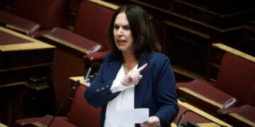 Καλλιόπη Βέττα: Πού την είδατε τη μείωση της ανεργίας κατά 54% στη Δυτική Μακεδονία, κυρία Κεραμέως; – Το ψέμα και η κοροϊδία της κυβέρνησης έχουν κοντά ποδάρια