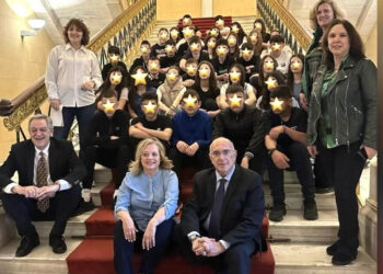 Βουλευτές του Ν. Κοζάνης υποδέχτηκαν μαθητές Γυμνασίου Κοζάνης στη Βουλή