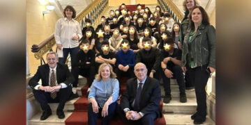 Βουλευτές του Ν. Κοζάνης υποδέχτηκαν μαθητές Γυμνασίου Κοζάνης στη Βουλή