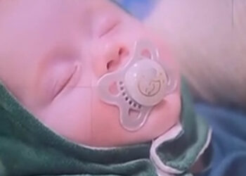 Σοκ στην Εύβοια: Πούλησε το βρέφος της έξω από το νοσοκομείο για 700 ευρώ