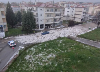 Τρομερό χαλάζι…σαν χιόνι στην πόλη της Κοζάνης-“Άσπρισαν” τα πάντα