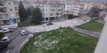 Τρομερό χαλάζι…σαν χιόνι στην πόλη της Κοζάνης-“Άσπρισαν” τα πάντα