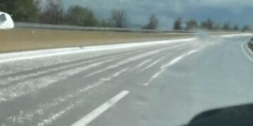 Σφοδρή χαλαζόπτωση στο δρόμο Πτολεμαΐδας – Κοζάνης (VIDEO)