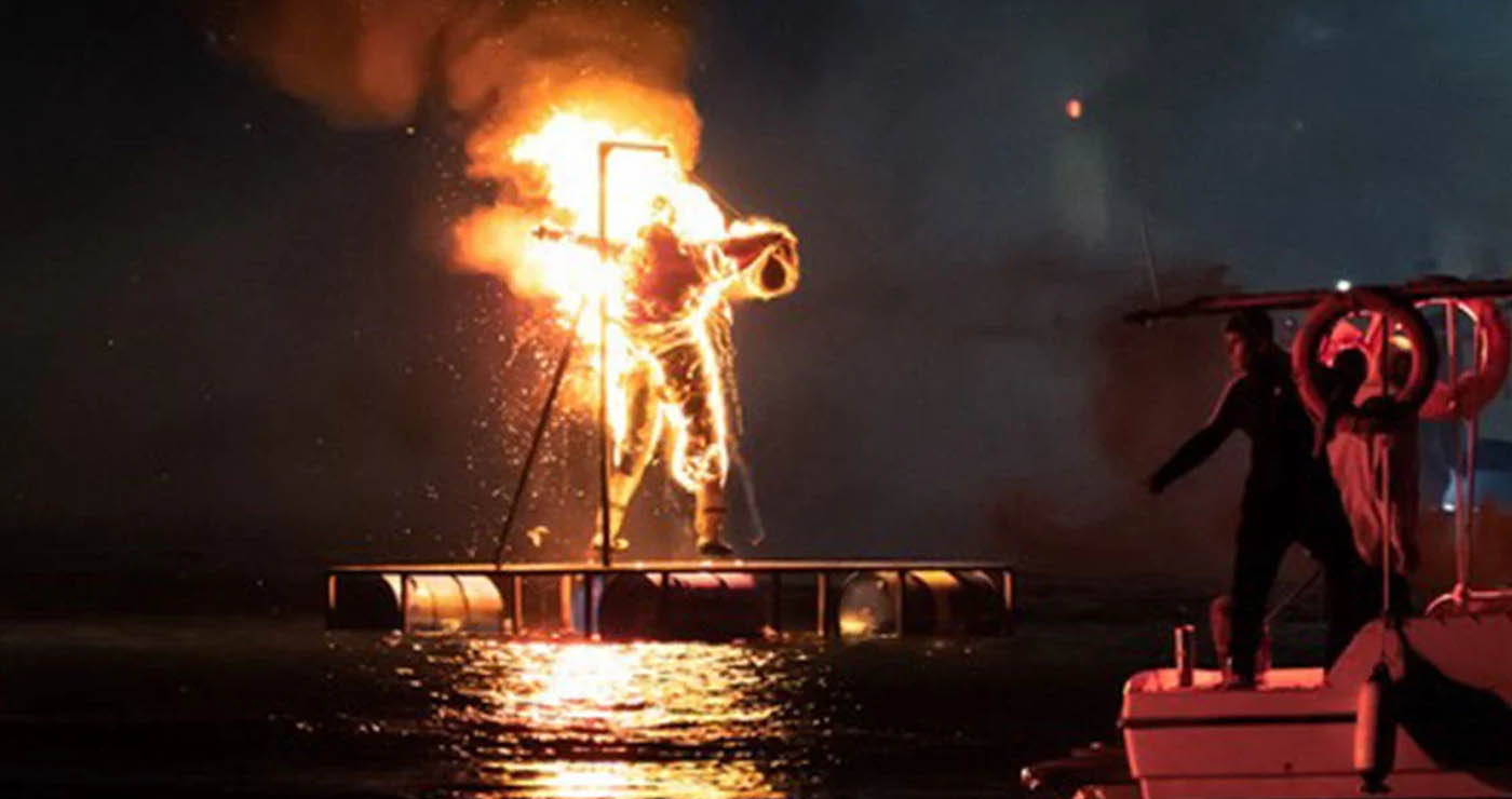 Το Κάψιμο του Ιούδα στο λιμάνι της Ερμιόνης – Δείτε φωτογραφίες από το πασχαλινό έθιμο