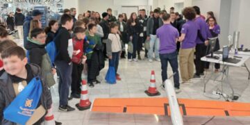 Φοιτητές του ΠΔΜ κατασκεύασαν μη επανδρωμένο αεροπλάνο – Επόμενό τους project ένα τεχνητό μάτι που θα μπει σε πύραυλο!