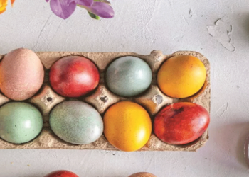 Πώς να βάψουμε τα αυγά με φυσικό τρόπο
