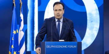 Δ. Παπαστεργίου στο 10o Οικονομικό Φόρουμ των Δελφών: Έρχεται το «Kid Wallet» για τους γονείς