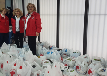 Ο Ερυθρός Σταυρός Κοζάνης διένειμε Πασχαλινά δέματα σε οικογένειες που χρειάζονται ενίσχυση