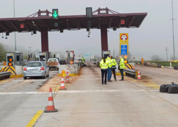 Πως είναι ΤΩΡΑ η κατάσταση στα διόδια Πολυμύλου – Λειτουργεί 1 λωρίδα σε κάθε ρεύμα (Βίντεο + Φωτογραφίες)