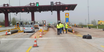 Πως είναι ΤΩΡΑ η κατάσταση στα διόδια Πολυμύλου – Λειτουργεί 1 λωρίδα σε κάθε ρεύμα (Βίντεο + Φωτογραφίες)