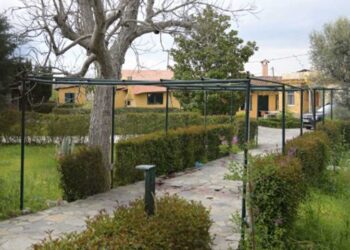 Δολοφονία στην Εύβοια: Η αδελφή του δράστη έβγαλε το σπίτι σε πλειστηριασμό