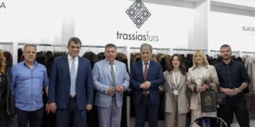 Πλήθος επαγγελματιών στην Διεθνή Έκθεση Γούνας Καστοριάς – Τα μέτρα στήριξης του κλάδου, που ανακοίνωσε ο περιφερειάρχης