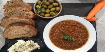 Πεντανόστιμες συνταγές για φακές και γίγαντες από την Αργυρώ – Ό,τι πρέπει για την νηστεία