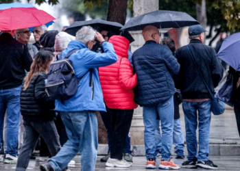 Έκτακτο δελτίο καιρού με καταιγίδες και «βουτιά» της θερμοκρασίας από το βράδυ της Κυριακής – Ποιες περιοχές επηρεάζονται