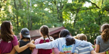 13.595 οι ωφελούμενοι Κατασκηνωτικού Κρατικού Προγράμματος για παιδιά, ηλικιωμένους και ΑμεΑ