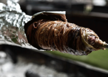 Πώς να αποφύγετε καούρες και δυσπεψία μετά το πασχαλινό τραπέζι