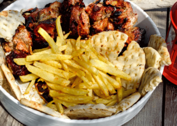 Taste Atlas: Δύο ελληνικά εδέσματα στα 50 καλύτερα street food του κόσμου