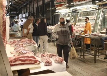 ΕΦΕΤ για Πάσχα: Τι πρέπει να προσέχουν οι καταναλωτές για αμνοερίφια, αβγά και άλλα τρόφιμα