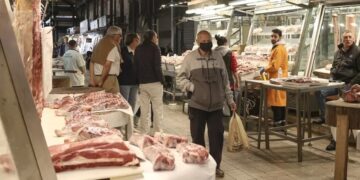 ΕΦΕΤ για Πάσχα: Τι πρέπει να προσέχουν οι καταναλωτές για αμνοερίφια, αβγά και άλλα τρόφιμα