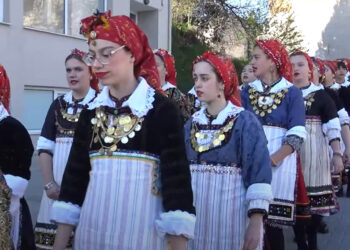 Αναβίωσε το έθιμο των Λαζαρίνων στον Κρόκο Κοζάνης (Βίντεο Top Channel)