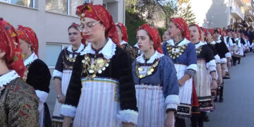 Αναβίωσε το έθιμο των Λαζαρίνων στον Κρόκο Κοζάνης (Βίντεο Top Channel)