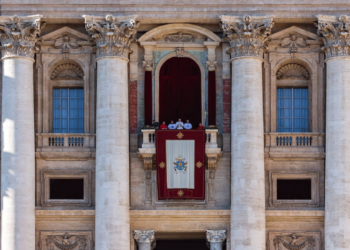 Το ChatGPT προβλέπει τον νέο Πάπα μεταξύ των 135 υποψηφίων