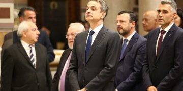 Πού θα περάσουν το Πάσχα οι πολιτικοί αρχηγοί