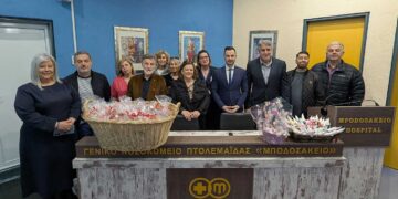 Πασχαλινές Λαμπάδες προσέφεραν δομές του Δήμου Εορδαίας στο Ογκολογικό Τμήμα του Μποδοσάκειου