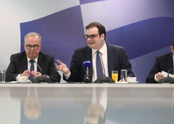 Πιερρακάκης: H εξειδίκευση των μέτρων – Πώς θα λάβουν €250 οι συνταξιούχοι και €800 oι ενοικιαστές