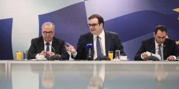 Πιερρακάκης: H εξειδίκευση των μέτρων – Πώς θα λάβουν €250 οι συνταξιούχοι και €800 oι ενοικιαστές