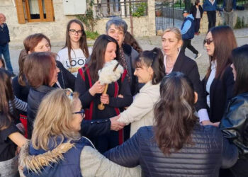 Δήμος Βοΐου: Πραγματοποιήθηκε το έθιμο του καψίματος της Ρόκας στο Μικρόκαστρο (Φωτογραφίες)