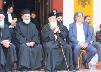 50 χρόνια ιερατικής διακονίας για τον Πρωτοπρεσβύτερο κ. Γεώργιο Πιστόλα – Τιμήθηκε με τον χρυσό Σταυρό του Αγίου Νικολάου