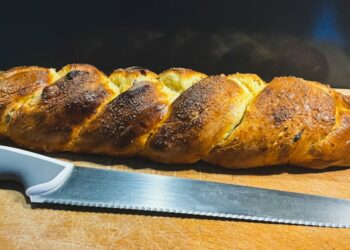 Τσουρέκι: Το μυστικό για να βγει αφράτο και μαστιχωτό