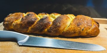 Τσουρέκι: Το μυστικό για να βγει αφράτο και μαστιχωτό