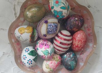 Αναβιώνει σήμερα το “βάψιμο” των αυγών, εθιμοτυπικό της Μ. Πέμπτης! (της Κούλας Πουλασιχίδου)