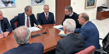 Αναπτυξιακά έργα, επενδύσεις, ανεργία και ανταποδοτικοί πόροι τα ζητήματα που έθεσαν οι δήμαρχοι στον Πρωθυπουργό