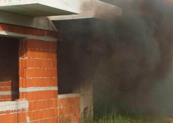 Πριν λίγο: Πολύς καπνός και μικρής έκτασης φωτιά στην Πτολεμαΐδα (Βίντεο)