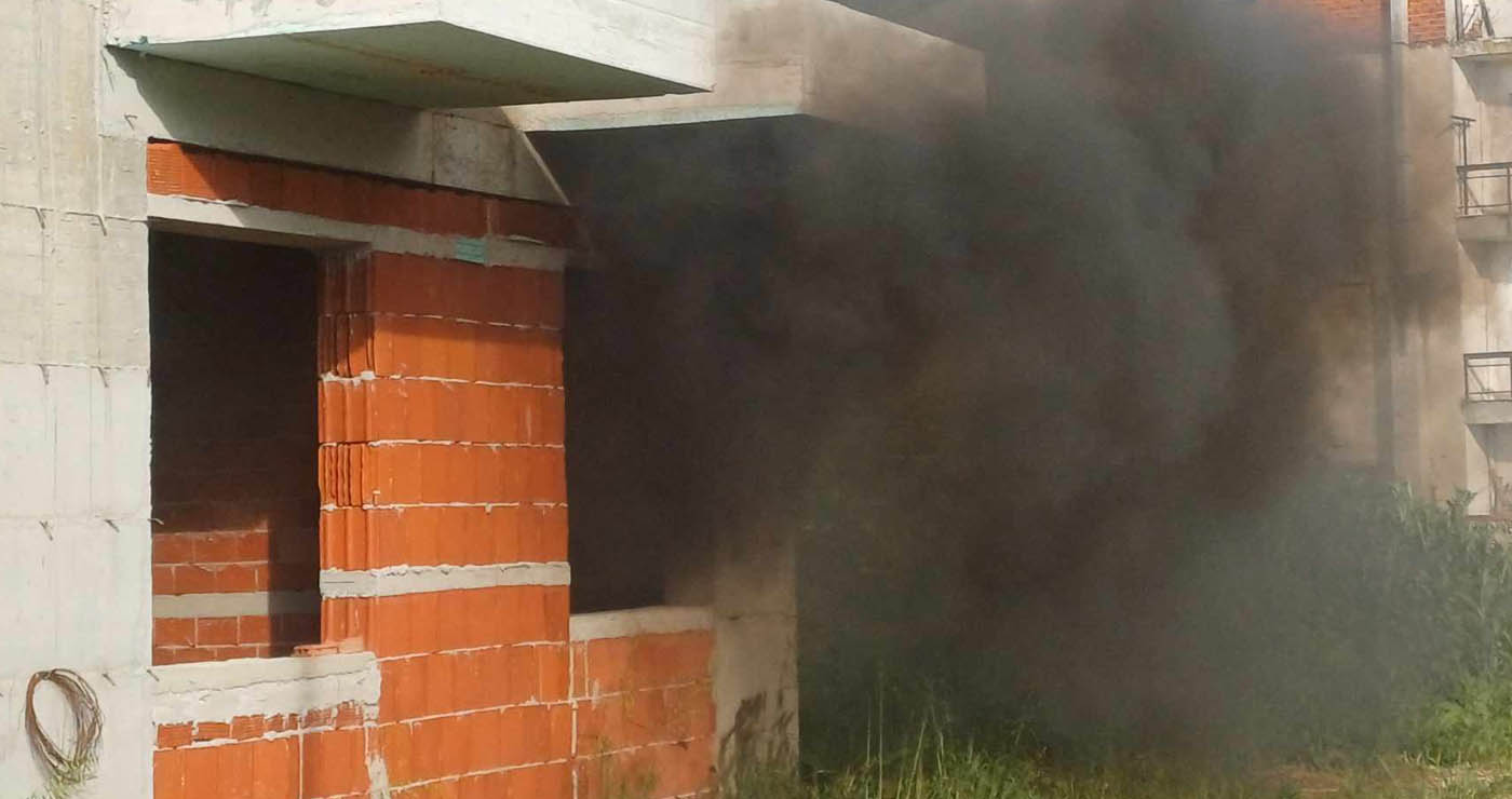 Πριν λίγο: Πολύς καπνός και μικρής έκτασης φωτιά στην Πτολεμαΐδα (Βίντεο)