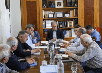 Το αρδευτικό έργο στα χωριά της Καστοριάς στο επίκεντρο της συνάντησης Αμανατίδη με στελέχη της Περιφέρειας στην Καστοριά