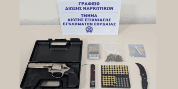 «Πιάστηκε» 31χρονος στην Πτολεμαΐδα με τσιγάρο κάνναβης – Στο σπίτι του βρέθηκαν περίστροφο και μαχαίρι